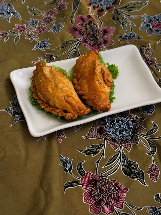 Crispy Curry Puffs 咖哩角